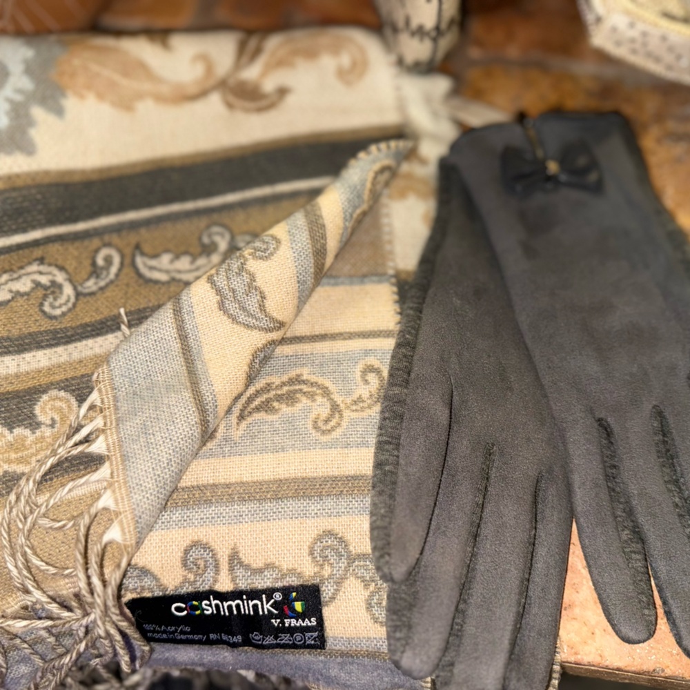 Gray Gloves and Scarf Set
